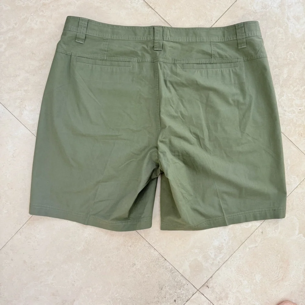 Ocean + Coast Olive Green Cargo Shorts Flat Front Size 40